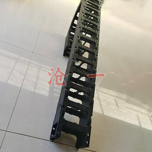 尼龍和塑料拖鏈